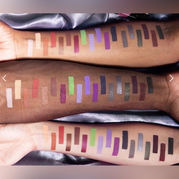 JEFFREE STAR Gothic Beach Eyeshadow Palette - Picture 4 of 6